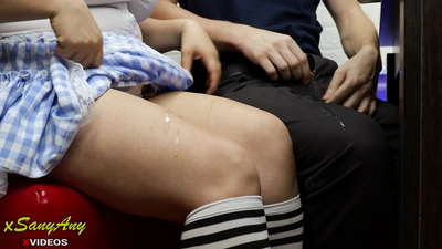 Молода школярка дрочує однокласницю на домашнє завдання-xsanyAny